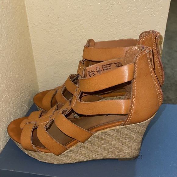 Light brown wedges - Picture 5 of 7